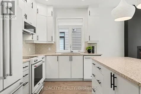 565 Bobolink Ridge Ottawa ON K2S 2P4