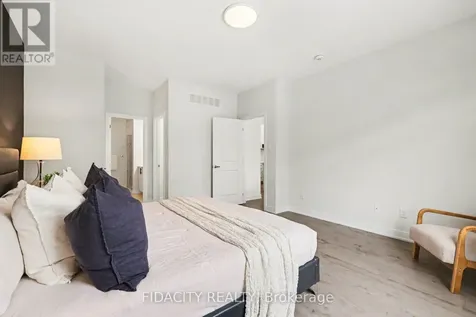 565 Bobolink Ridge Ottawa ON K2S 2P4