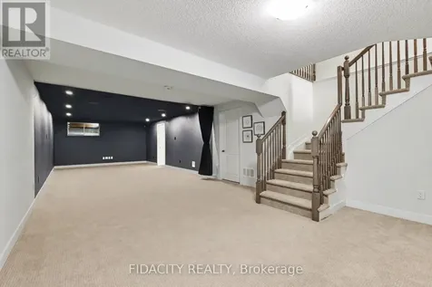 565 Bobolink Ridge Ottawa ON K2S 2P4