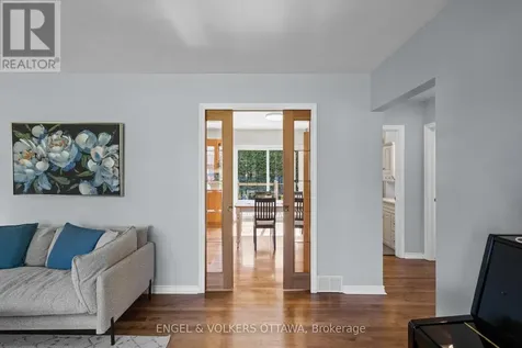 1056 Hindley Street Ottawa ON K2B 5M1