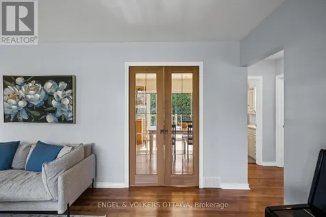 1056 Hindley Street Ottawa ON K2B 5M1