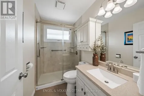 1056 Hindley Street Ottawa ON K2B 5M1