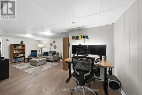 1056 Hindley Street Ottawa ON K2B 5M1