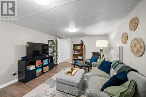 1056 Hindley Street Ottawa ON K2B 5M1
