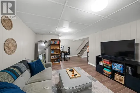 1056 Hindley Street Ottawa ON K2B 5M1