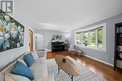 1056 Hindley Street Ottawa ON K2B 5M1
