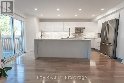 28 Chartwell Avenue Ottawa ON K2G 6L6