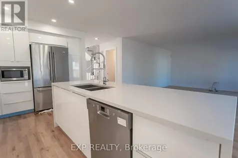 28 Chartwell Avenue Ottawa ON K2G 6L6