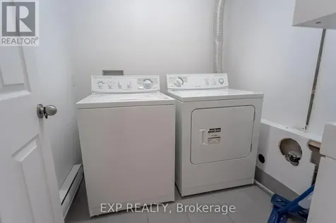 28 Chartwell Avenue Ottawa ON K2G 6L6