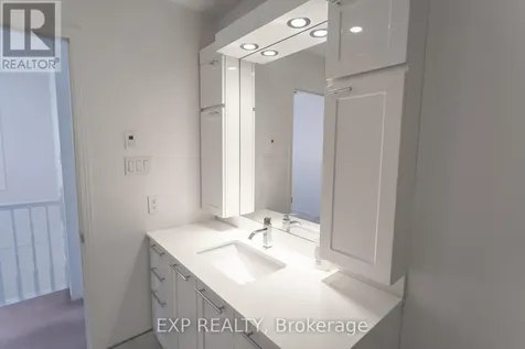 28 Chartwell Avenue Ottawa ON K2G 6L6