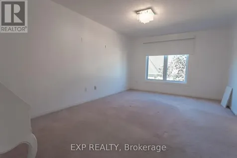 28 Chartwell Avenue Ottawa ON K2G 6L6