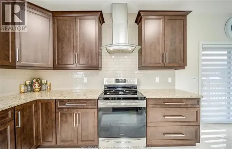 1649 Barkley Avenue Windsor ON N8P 0E8