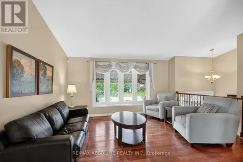 9 Mac Storey Street Ottawa ON K0A 2Z0