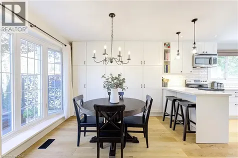 418 Southland Crescent Oakville ON L6L 3N8