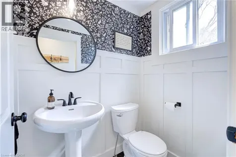 418 Southland Crescent Oakville ON L6L 3N8