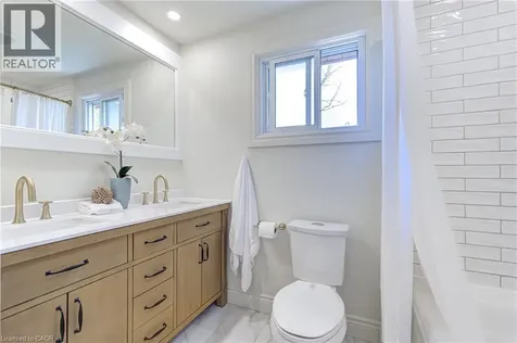 418 Southland Crescent Oakville ON L6L 3N8