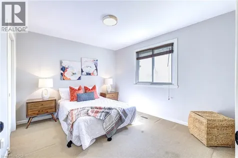 418 Southland Crescent Oakville ON L6L 3N8