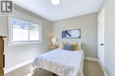 418 Southland Crescent Oakville ON L6L 3N8