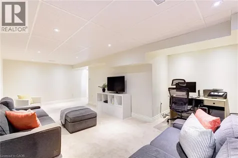 418 Southland Crescent Oakville ON L6L 3N8