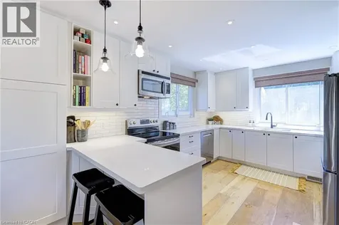 418 Southland Crescent Oakville ON L6L 3N8
