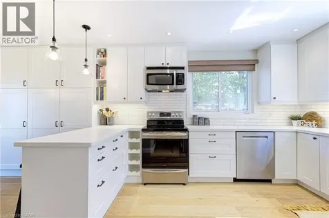 418 Southland Crescent Oakville ON L6L 3N8
