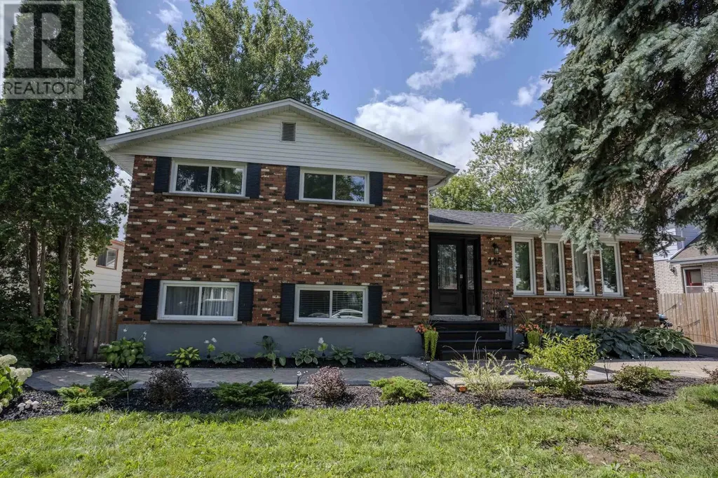 425 Chelsea Crescent Thunder Bay ON P7B 5P8