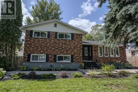 425 Chelsea Crescent Thunder Bay ON P7B 5P8