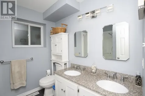 425 Chelsea Crescent Thunder Bay ON P7B 5P8