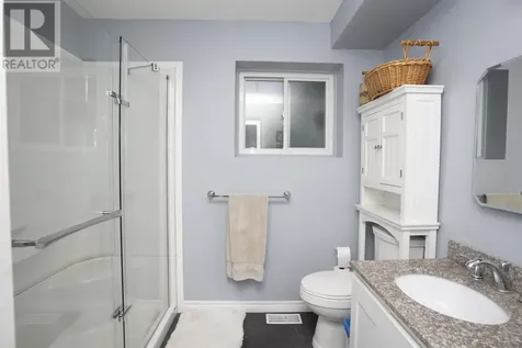 425 Chelsea Crescent Thunder Bay ON P7B 5P8