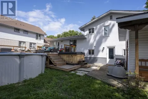 425 Chelsea Crescent Thunder Bay ON P7B 5P8