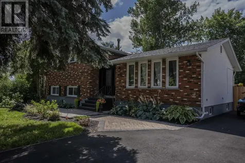 425 Chelsea Crescent Thunder Bay ON P7B 5P8