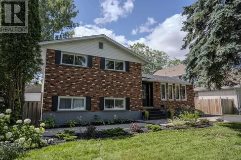 425 Chelsea Crescent Thunder Bay ON P7B 5P8