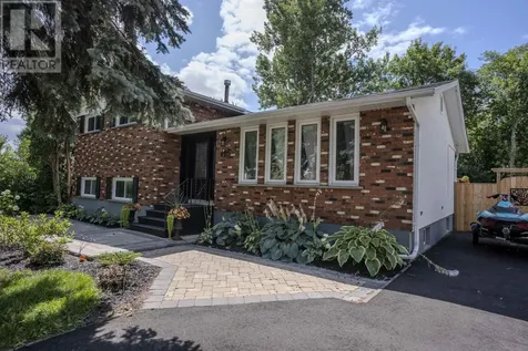 425 Chelsea Crescent Thunder Bay ON P7B 5P8
