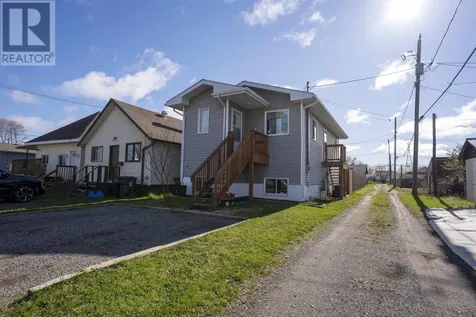 1946 Home Avenue Thunder Bay ON P7E 3C4