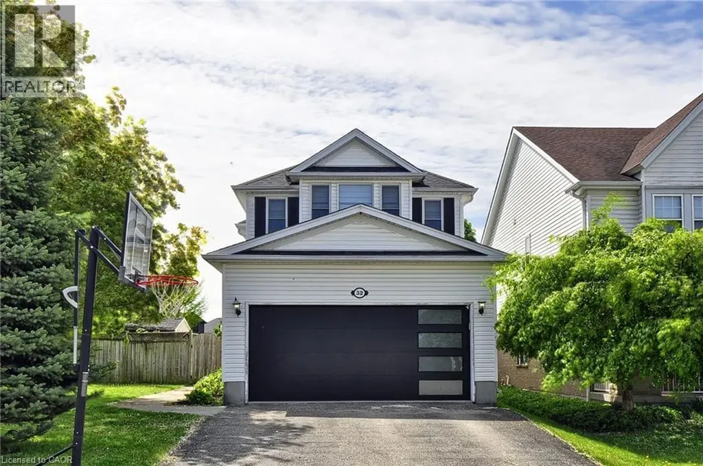 32 Kroeger Crescent Cambridge ON N3C 4J7