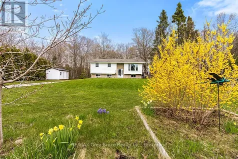 46 Maple Golf Crescent Northern Bruce Peninsula ON N0H 2R0