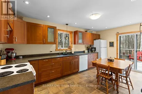 46 Maple Golf Crescent Northern Bruce Peninsula ON N0H 2R0