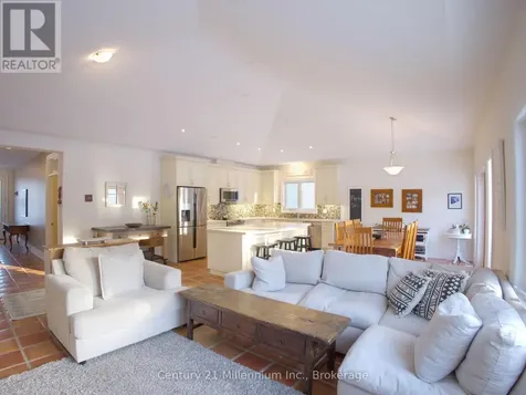 108 Creekwood Court Blue Mountains ON L9Y 0V1