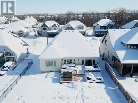 108 Creekwood Court Blue Mountains ON L9Y 0V1