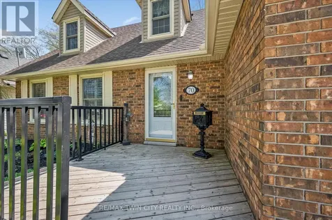70 Peachtree Crescent Cambridge ON N1S 4W3