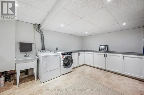 70 Peachtree Crescent Cambridge ON N1S 4W3