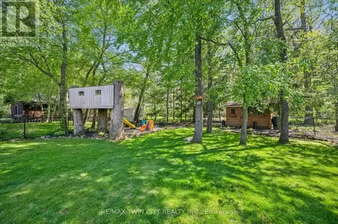 70 Peachtree Crescent Cambridge ON N1S 4W3