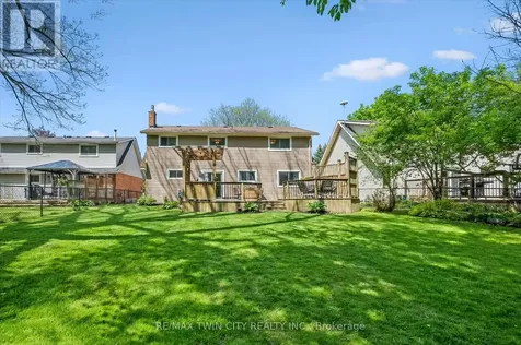70 Peachtree Crescent Cambridge ON N1S 4W3