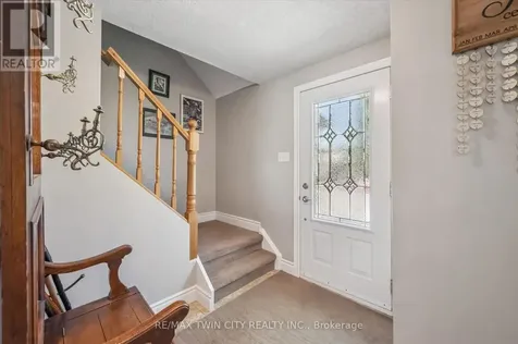 70 Peachtree Crescent Cambridge ON N1S 4W3