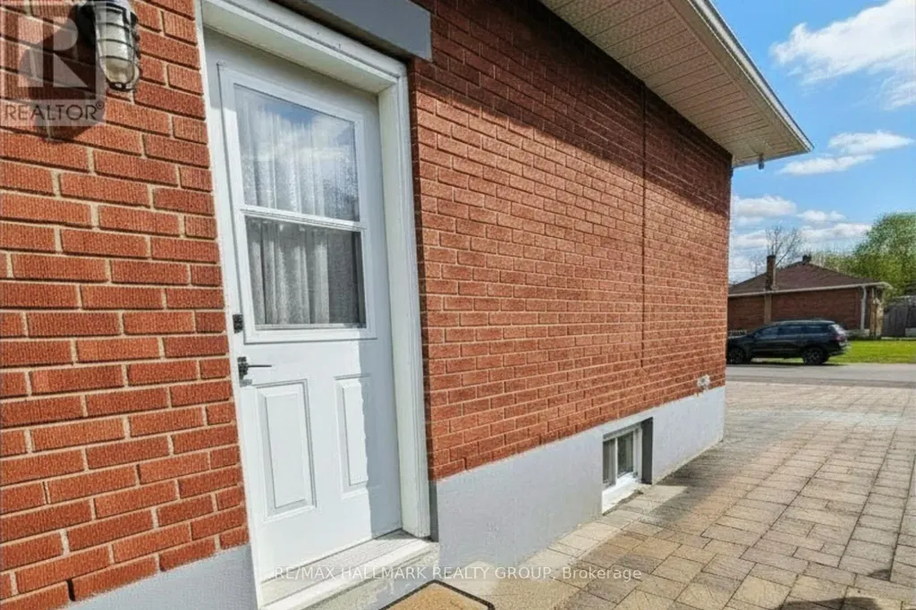 1307 Vancouver Avenue Ottawa ON K1V 6T8
