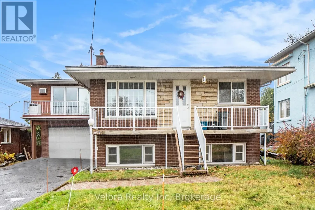 609 Malartic Avenue Ottawa ON K1K 0X2