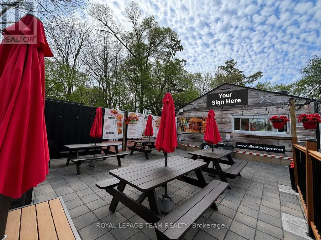 2560 Bank Street Ottawa ON K1T 1M9