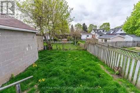62 Strathcona Avenue Brantford ON N3S 1T8