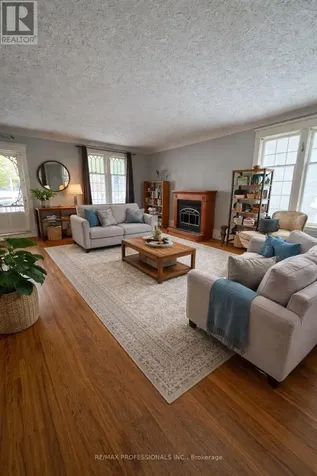 62 Strathcona Avenue Brantford ON N3S 1T8
