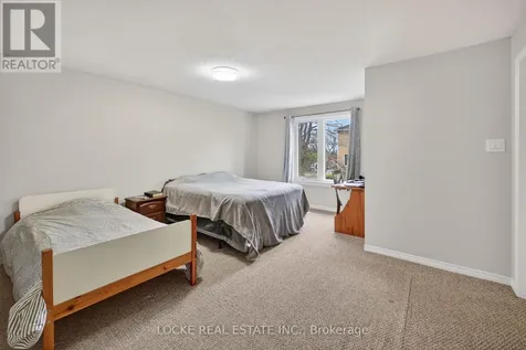 1824 Summerfields Crescent Ottawa ON K1C 7B8